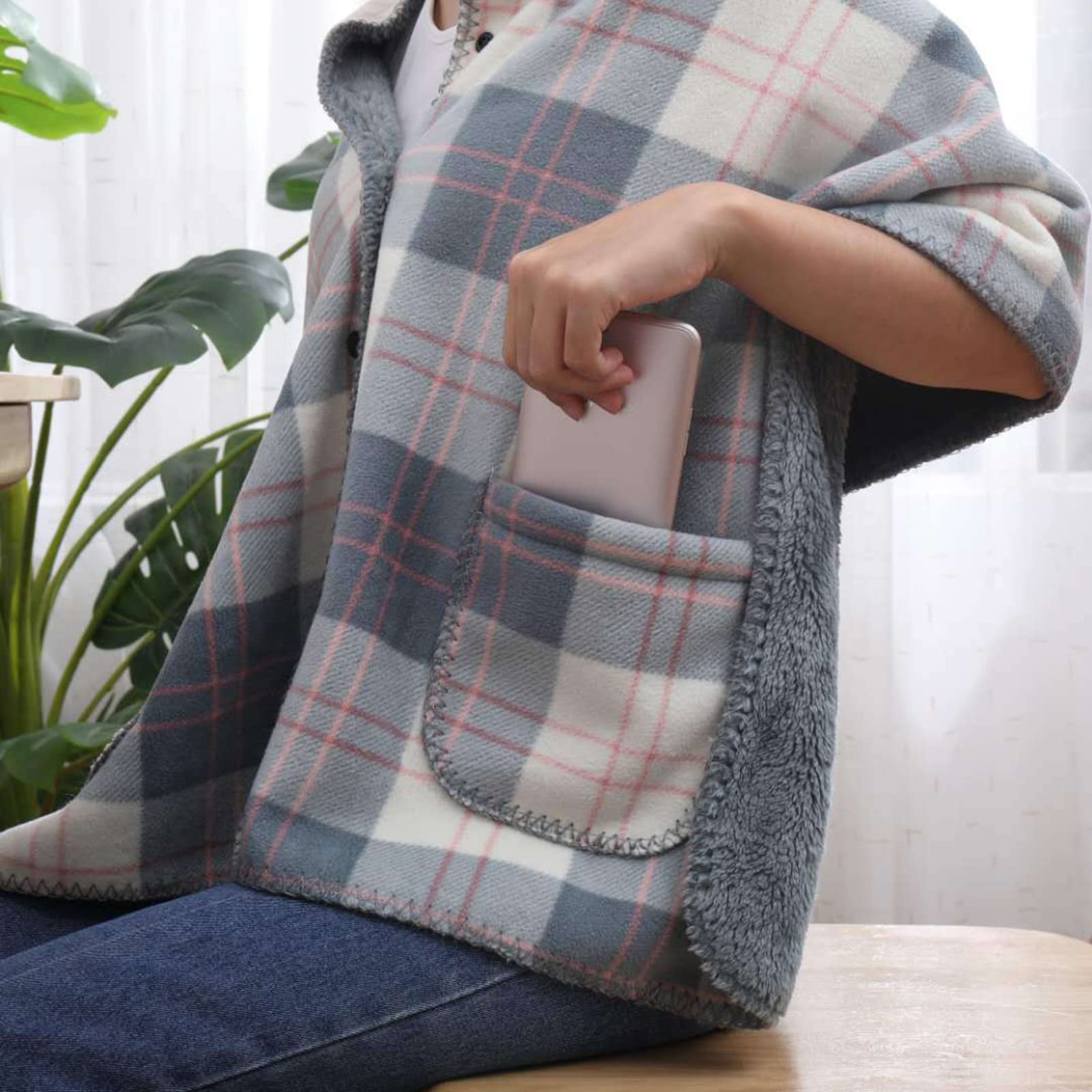 Amazon｜ひざ掛け ブランケット 4WAY 着る毛布 ボタン付き チェック柄
